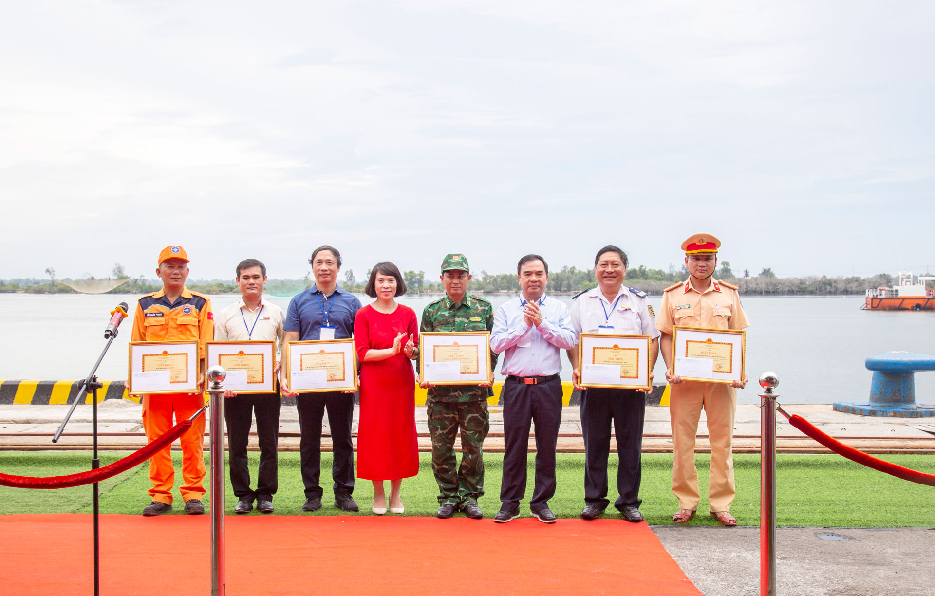 Diễn tập phối hợp tìm kiếm, cứu nạn hàng hải tại cảng Chu Lai Diễn tập phối hợp tìm kiếm, cứu nạn hàng hải tại cảng Chu Lai