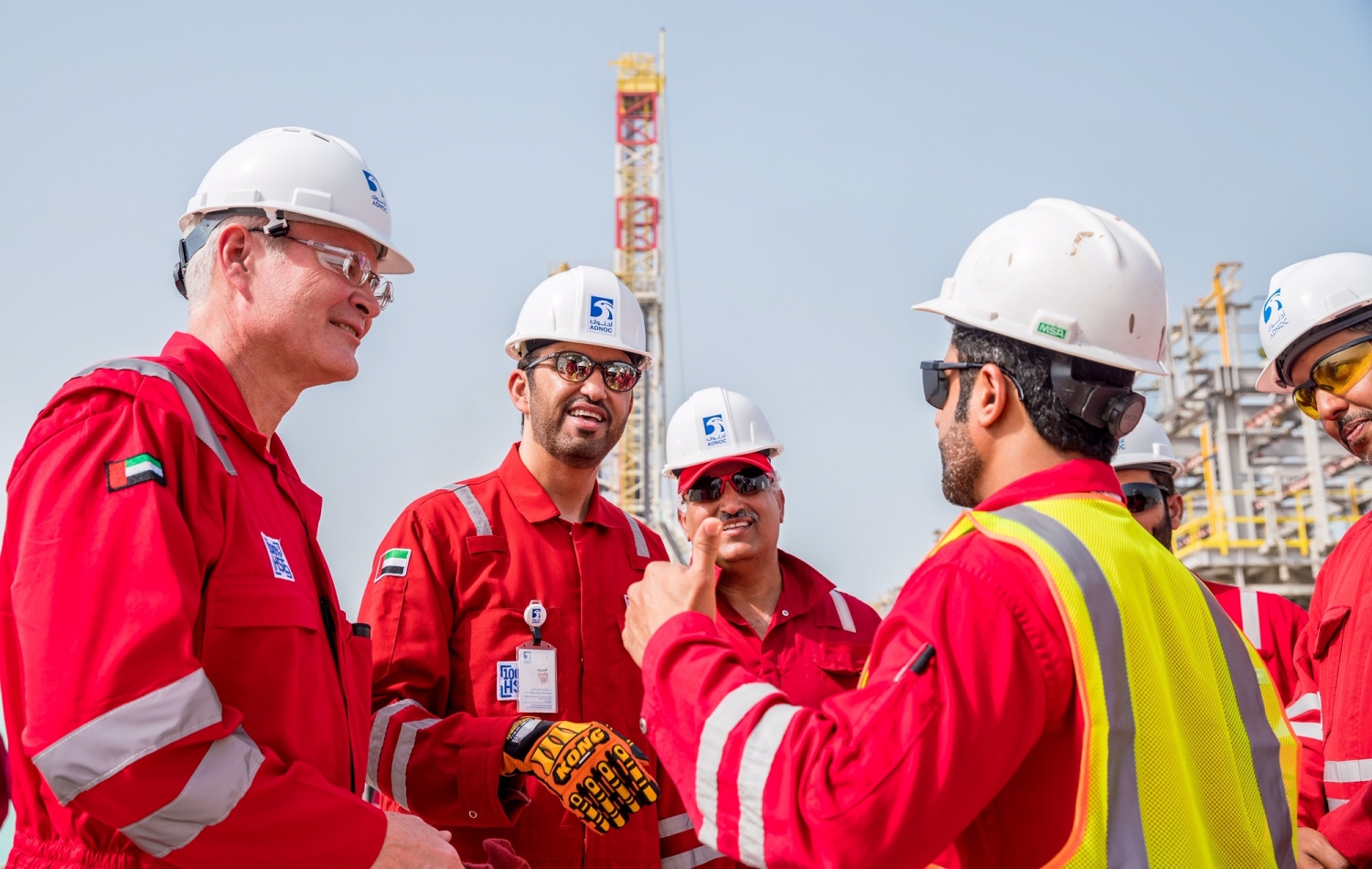 Vì sao hiện trạng của Exxon Mobil và Chevron lại đối lập?