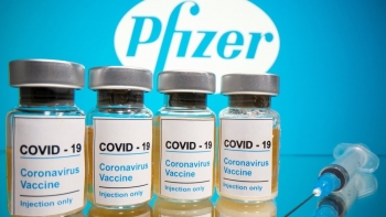 Hoa Kỳ: Phê duyệt tiêm mũi vắc xin Pfizer tăng cường cho người trên 65 tuổi