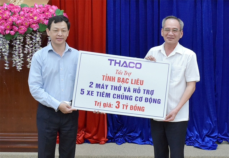 THACO trao tặng 8 máy thở cho các bệnh viện tại TP.HCM và Bạc Liêu