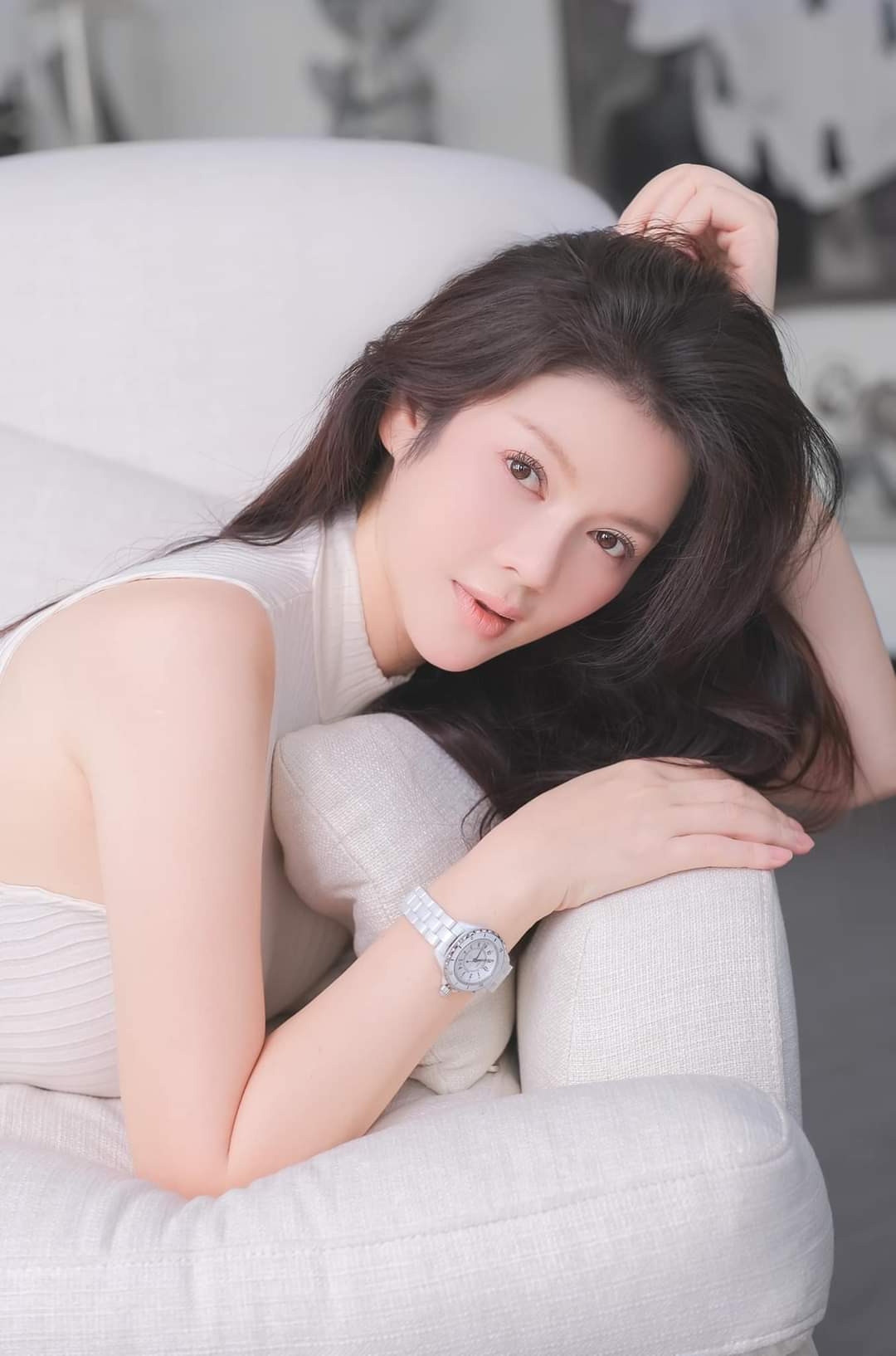 Lý Nhã Kỳ mở tiệc mừng tái nhiệm chức “Chủ tịch hội độc thân”