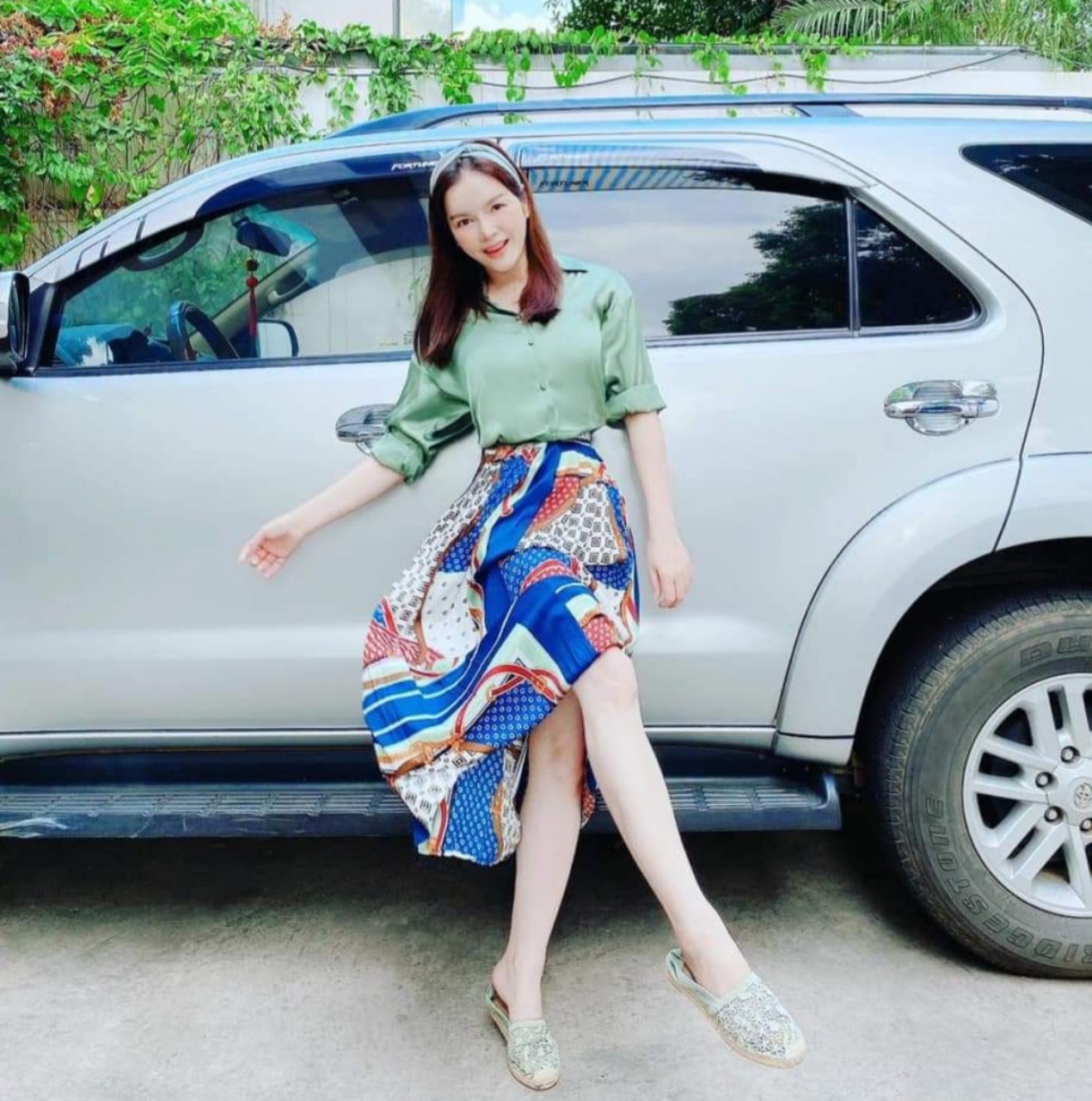 Lý Nhã Kỳ mở tiệc mừng tái nhiệm chức “Chủ tịch hội độc thân”