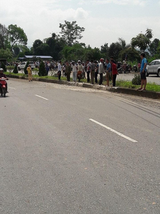 hien truong tham khoc vu xe khach va cham xe bon lam 13 nguoi chet