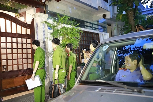 cuu pho chu tich tp hcm nguyen huu tin bi khoi to vi lien quan vu nhom