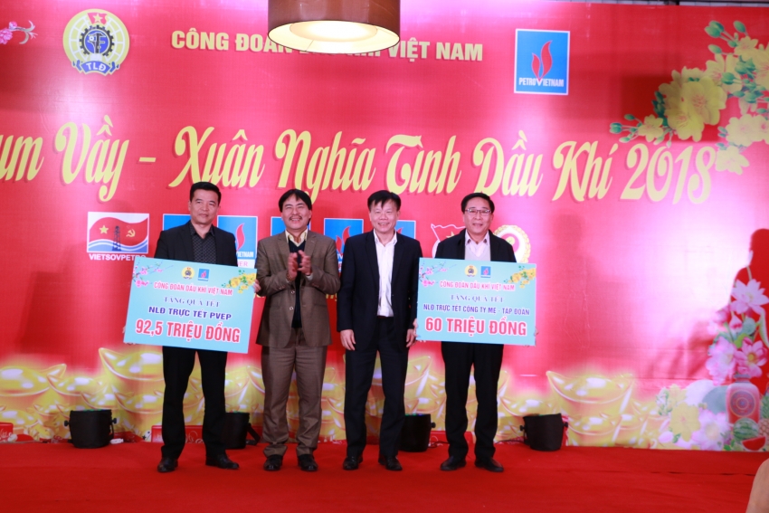 cong doan dau khi viet nam to chuc tet sum vay cho nguoi lao dong phia bac