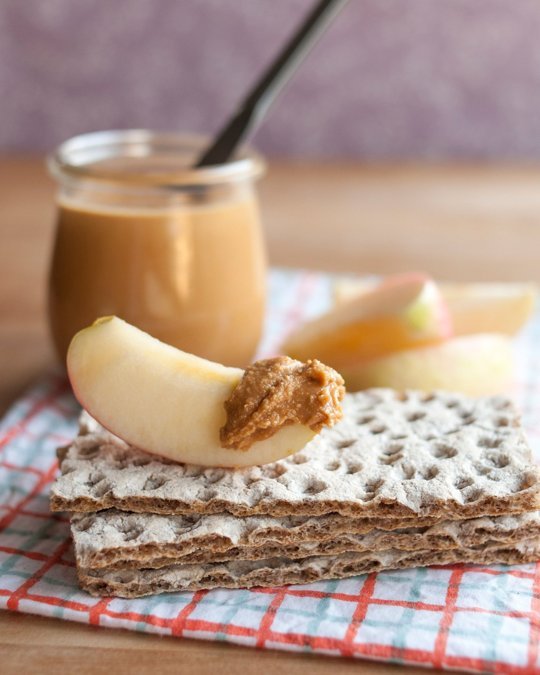 Tự làm bơ lạc đổi vị cho cả nhà