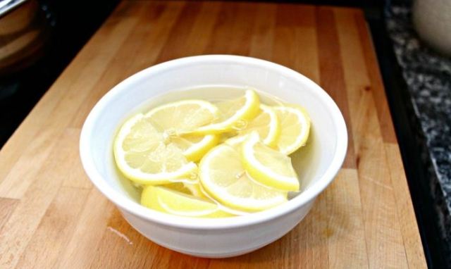 Những mẹo làm sạch nhà bếp với chanh