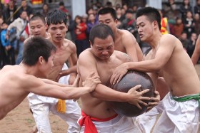 Đầu xuân dự hội vật cầu Thúy Lĩnh