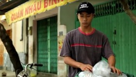 "Xin lỗi... anh chỉ là thằng bán bánh giò"!