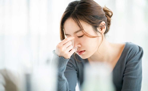 Bạn thường chóng mặt khi đột ngột đứng lên? Chuyện đáng lo không thể xem thường