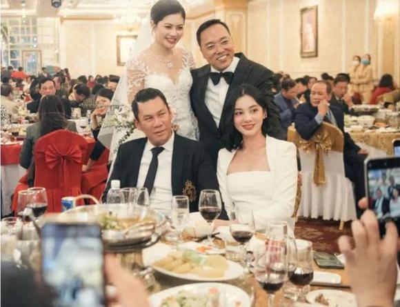 Bạn gái kém 27 tuổi của chồng cũ Lệ Quyên - Nhan sắc trẻ trung, hút hồn người đối diện