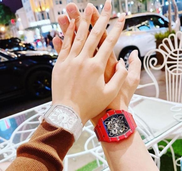 Bạn gái kém 27 tuổi của chồng cũ Lệ Quyên - Nhan sắc trẻ trung, hút hồn người đối diện