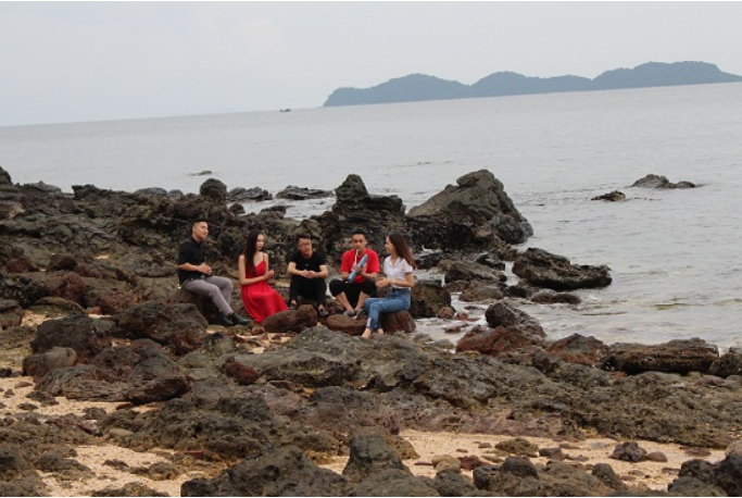 Khám phá Đảo Đá Dựng