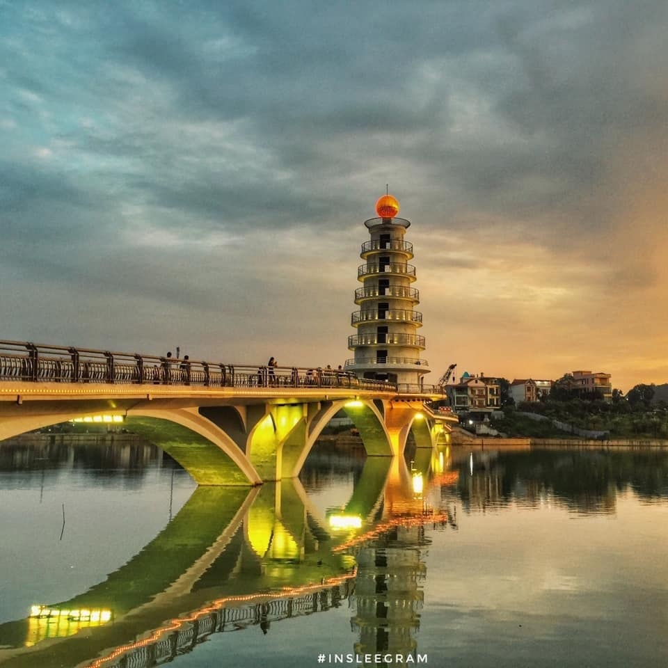 Cầu đi bộ Công viên Văn Lang - Địa điểm check-in tuyệt đẹp tại Việt Trì