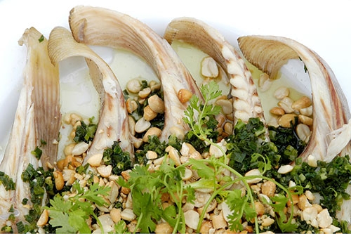 Về Phan Thiết nhớ thưởng thức món cá lồi xối mỡ
