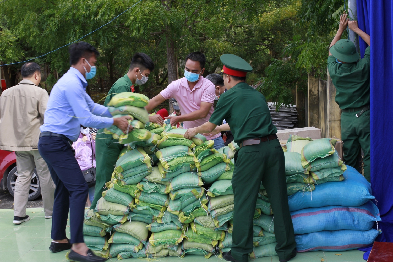 Chuyện bây giờ mới kể