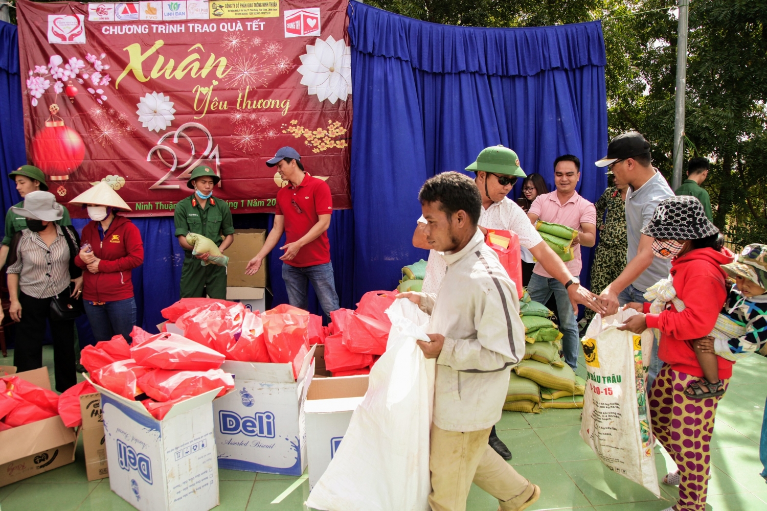 Chuyện bây giờ mới kể