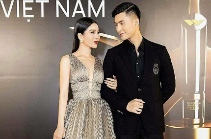 Đầu năm điểm mặt những mối tình theo trường phái “Mộ cổ” trong showbiz Việt Đầu năm điểm mặt những mối tình theo trường phái “Mộ cổ” trong showbiz Việt