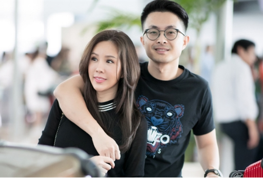 Đầu năm điểm mặt những mối tình theo trường phái “Mộ cổ” trong showbiz Việt Đầu năm điểm mặt những mối tình theo trường phái “Mộ cổ” trong showbiz Việt