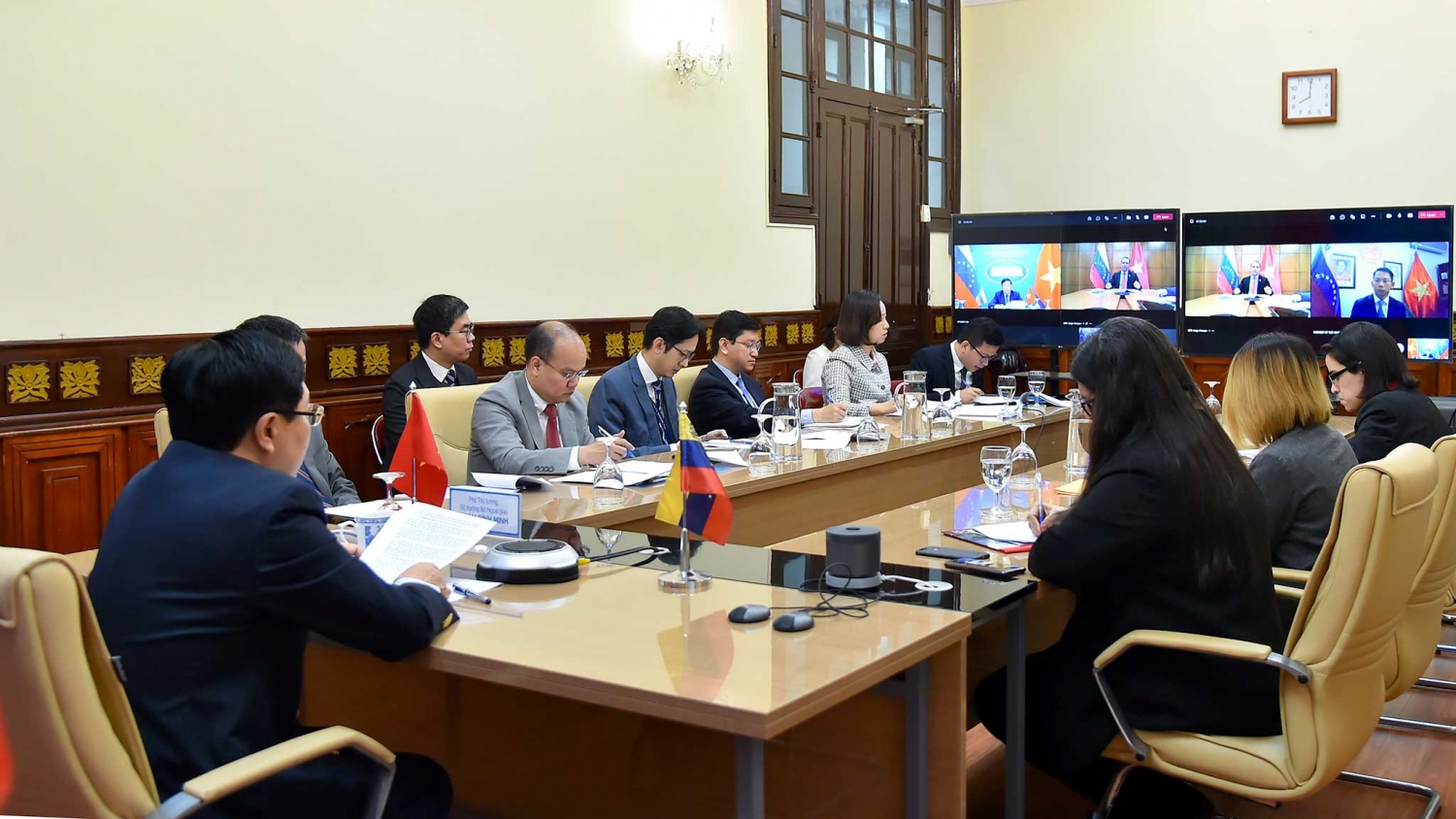 Hội đàm trực tuyến Việt Nam - Venezuela