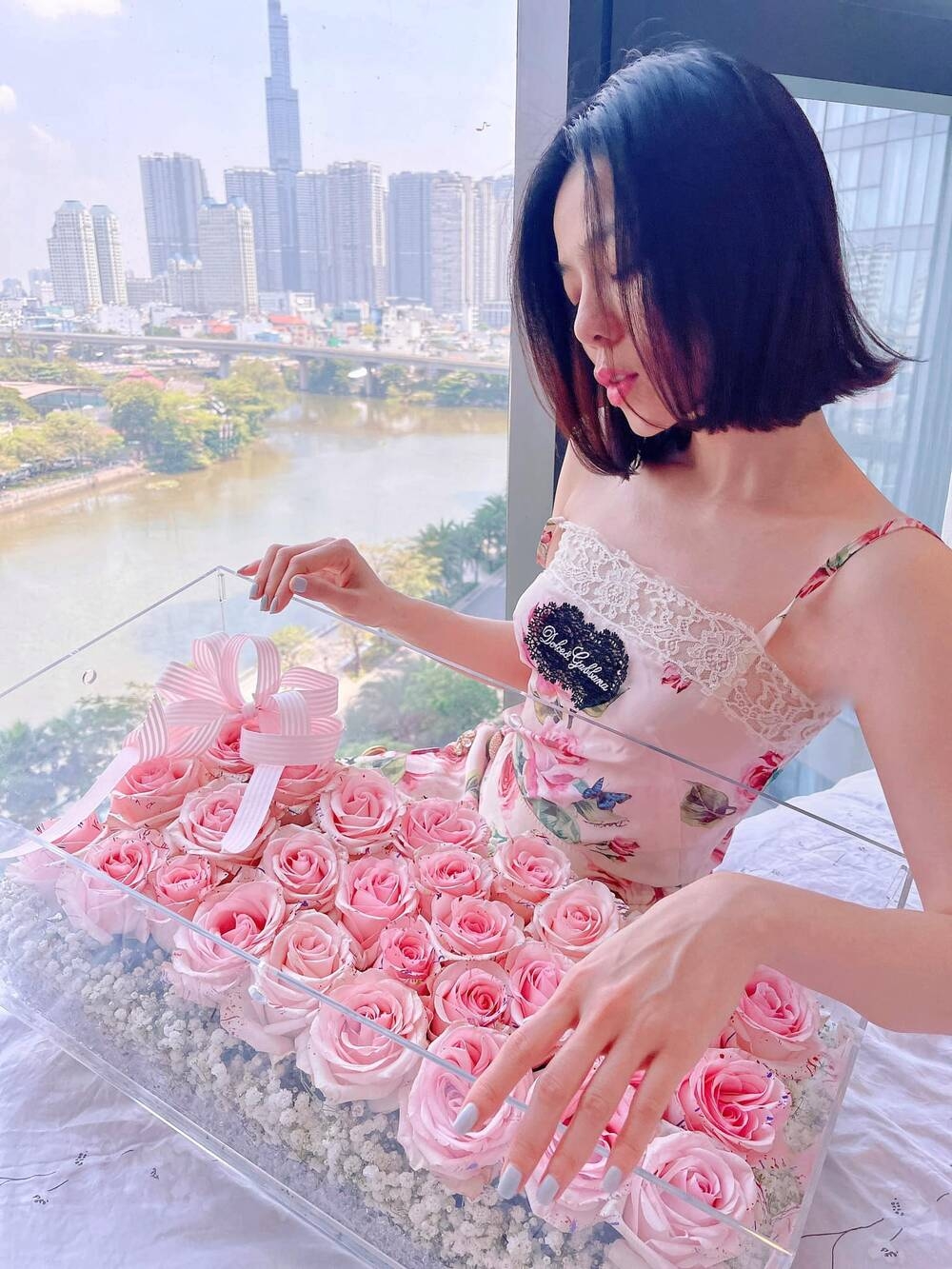Các sao Việt ‘đua’ nhau khoe trọn những món quà được nhận trong ngày 8/3. Các sao Việt ‘đua’ nhau khoe trọn những món quà được nhận trong ngày 8/3.