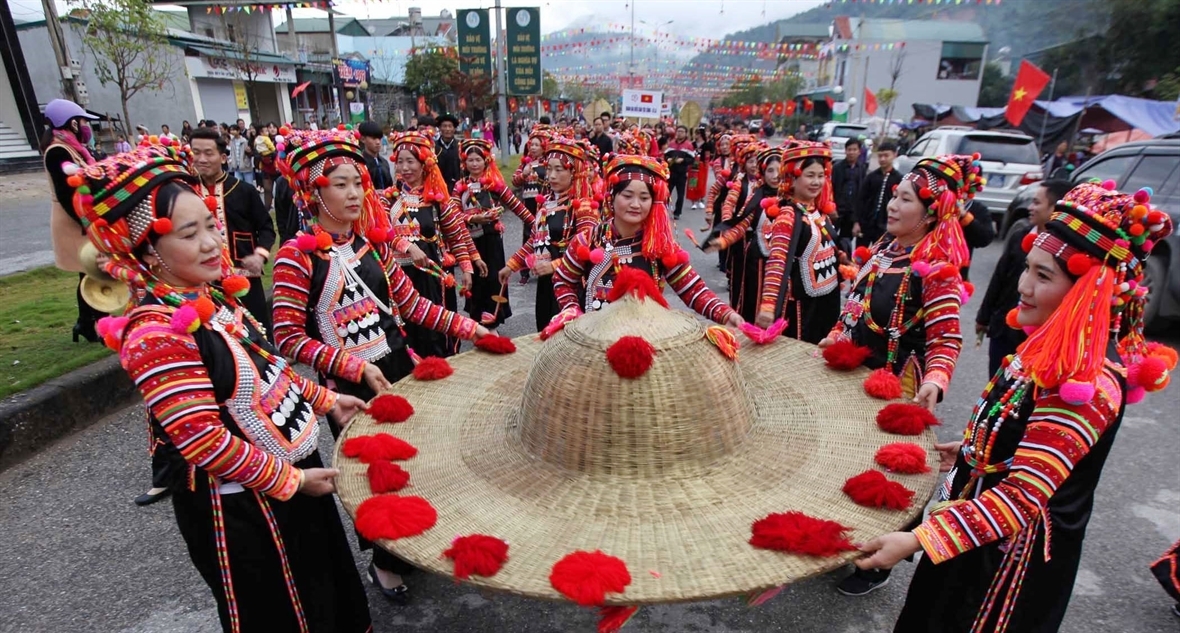Ngược dòng Đà Giang