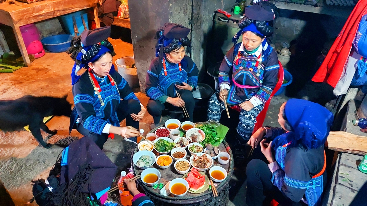 Độc đáo Tết tháng 2 của người Hà Nhì ở Trịnh Tường Độc đáo Tết tháng 2 của người Hà Nhì ở Trịnh Tường