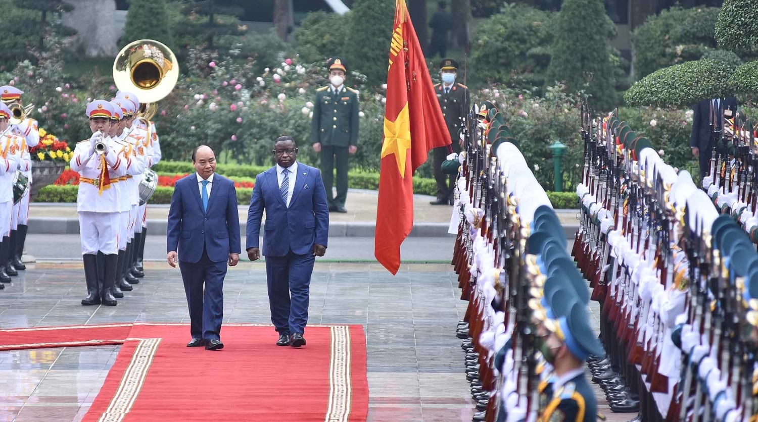 Chủ tịch nước Nguyễn Xuân Phúc hội đàm với Tổng thống nước Cộng hòa Sierra Leone