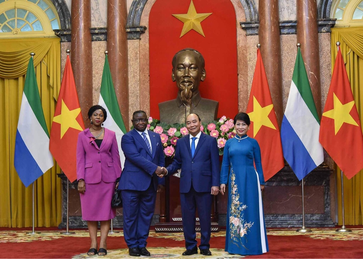 Chủ tịch nước Nguyễn Xuân Phúc hội đàm với Tổng thống nước Cộng hòa Sierra Leone