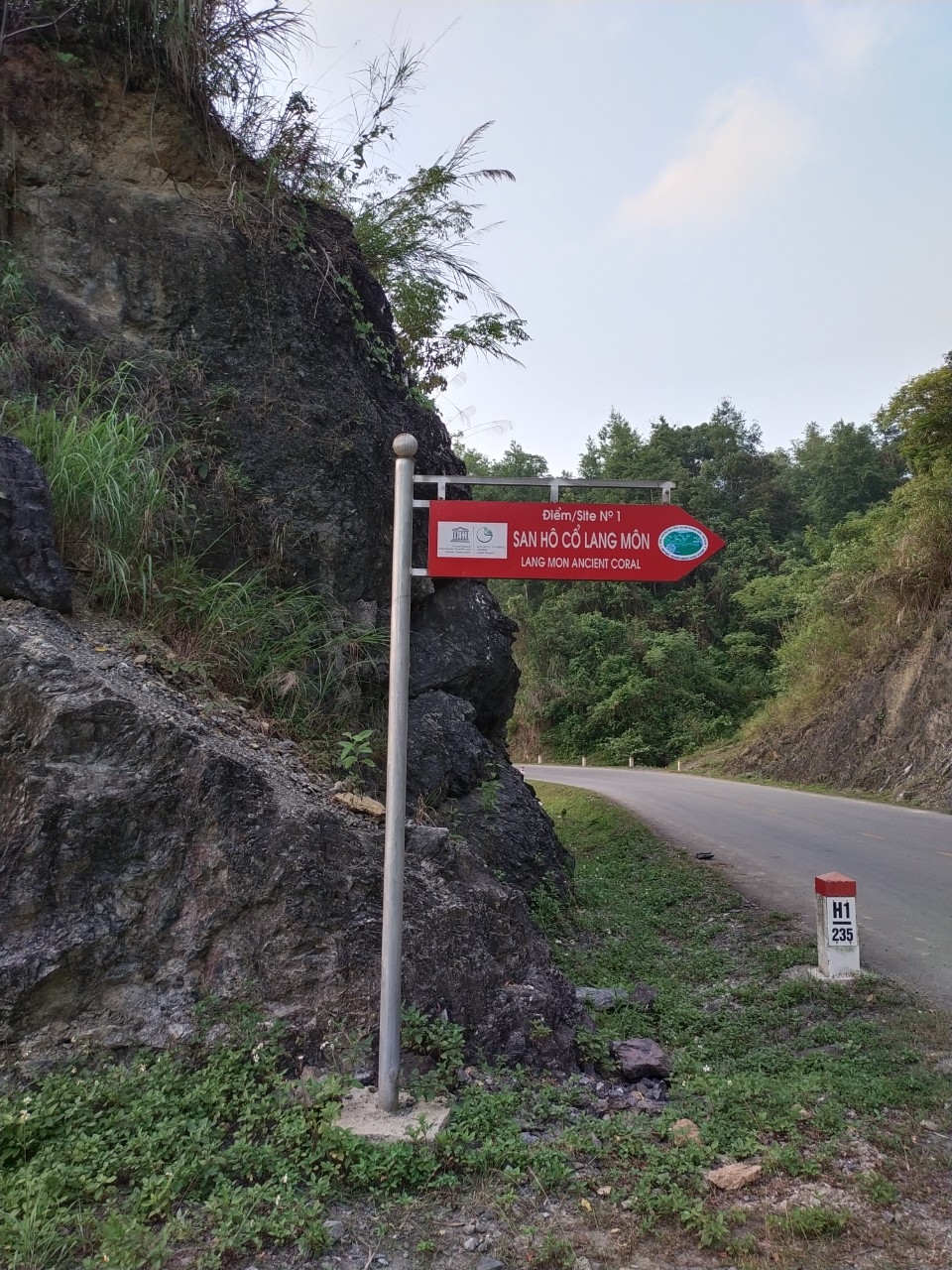 Di sản địa chất san hô cổ Lang Môn - Điểm dừng chân đầu tiên trong tuyến trải nghiệm phía Tây CVĐC non nước Cao Bằng Di sản địa chất san hô cổ Lang Môn - Điểm dừng chân đầu tiên trong tuyến trải nghiệm phía Tây CVĐC non nước Cao Bằng