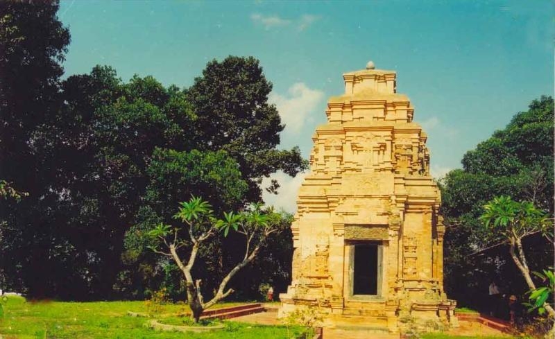 Về Tây Ninh khám phá tháp cổ