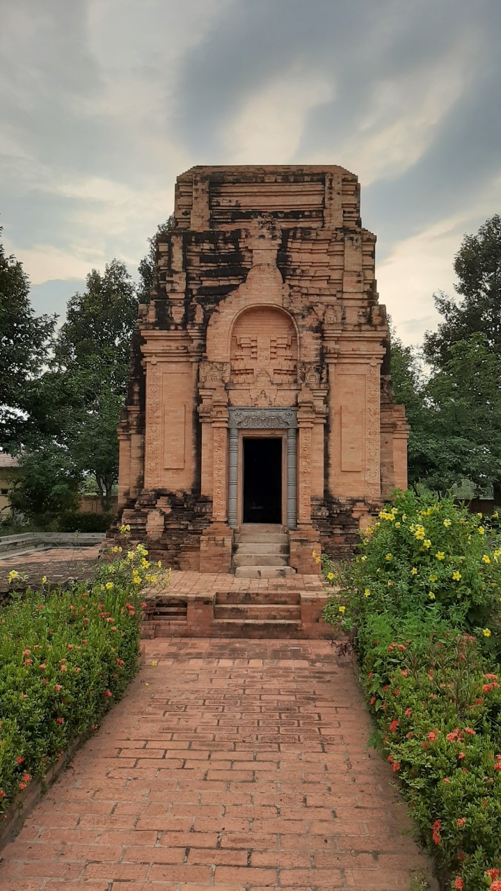 Về Tây Ninh khám phá tháp cổ