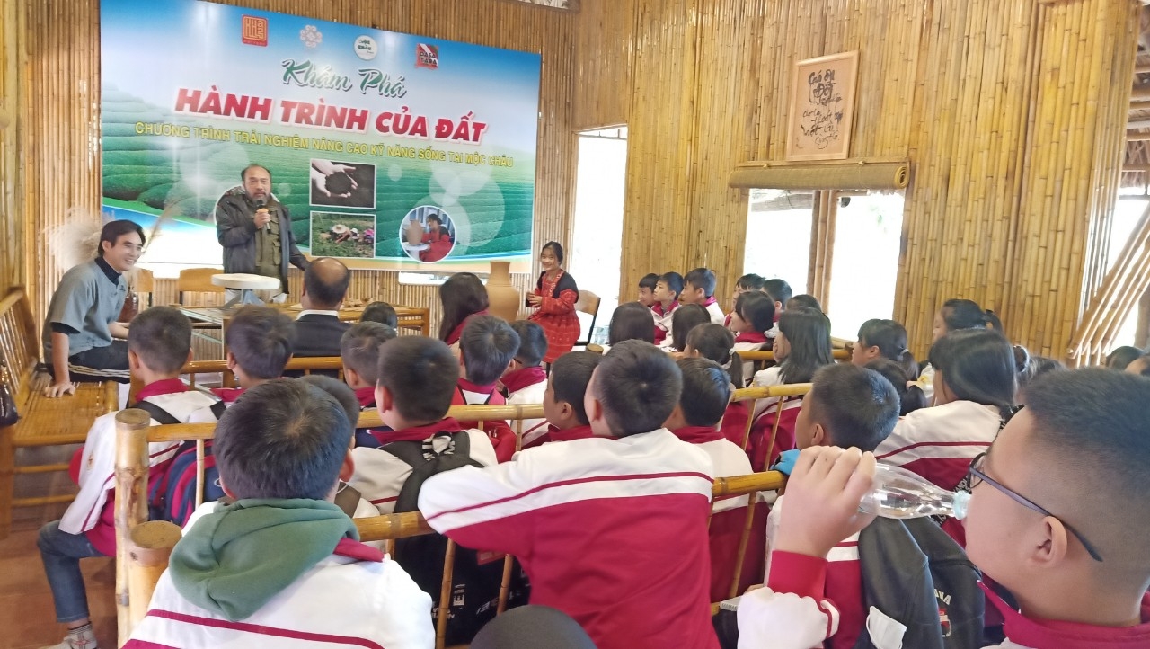 Nghề gốm gắn với du lịch ở Mộc Châu