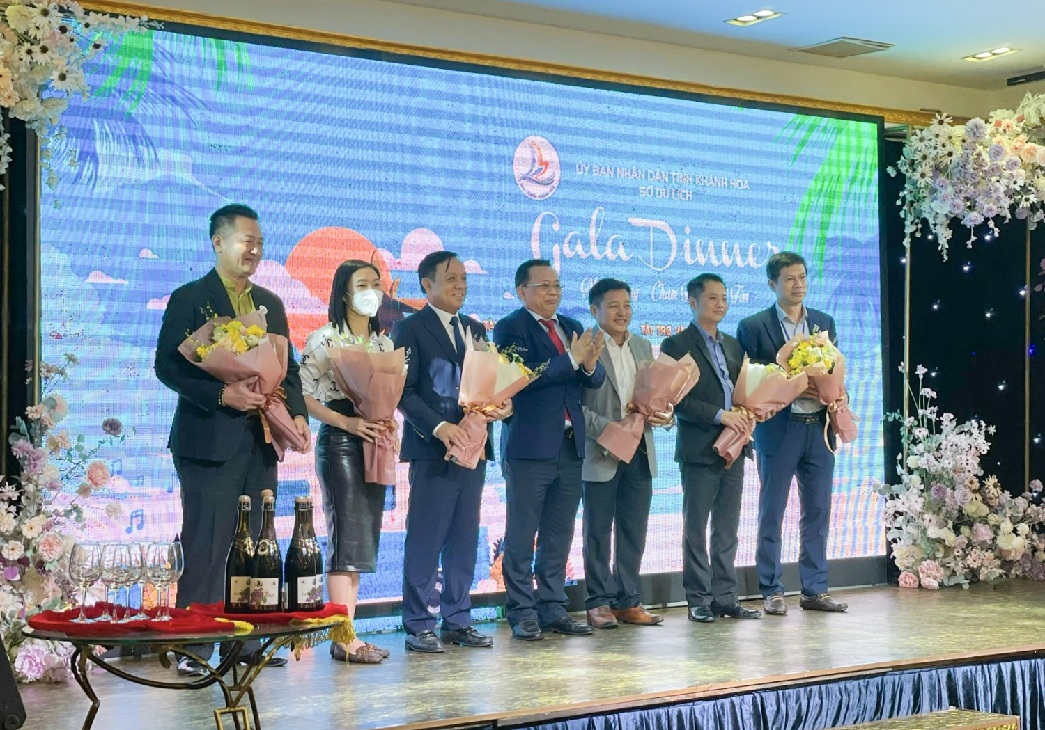 Du lịch Khánh Hòa gặp gỡ tại Hà Nội Du lịch Khánh Hòa gặp gỡ tại Hà Nội