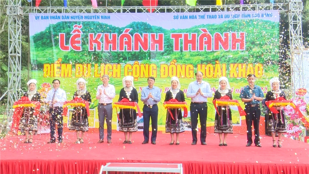 Khánh thành Điểm tham quan vọng cảnh trên đỉnh Phia Oắc và làng du lịch cộng đồng Hoài Khao