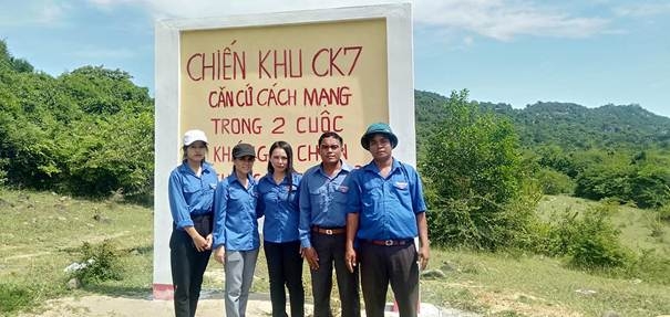 Hồ CK7 - Vẻ đẹp thiên nhiên qua hai mùa kháng chiến Hồ CK7 - Vẻ đẹp thiên nhiên qua hai mùa kháng chiến