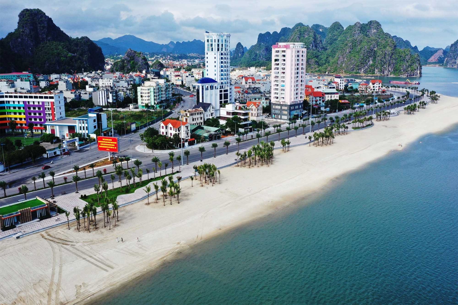 Bãi tắm Hòn Gai - Sản phẩm kích cầu du lịch mới