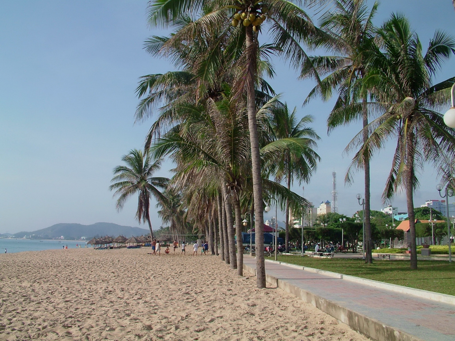 Trần Phú - Con đường không ngủ ở Nha Trang