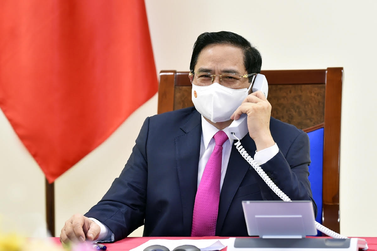 Thủ tướng Chính phủ Phạm Minh Chính điện đàm với Thủ tướng Nhật Bản Suga Yoshihide