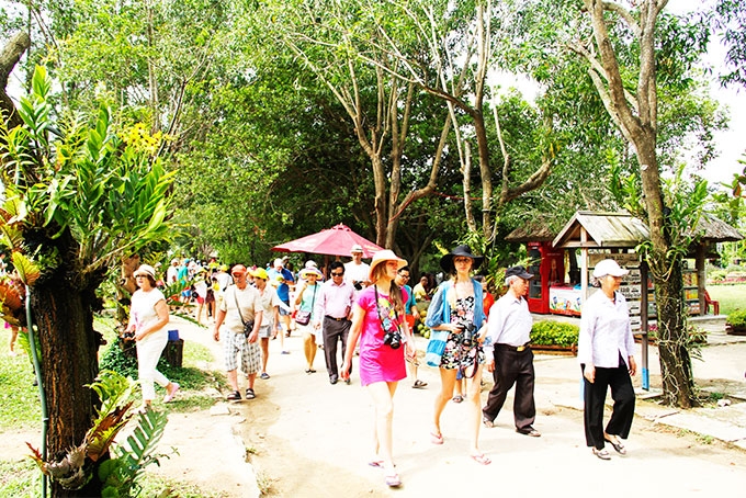 Lạc trôi giữa đảo Hoa Lan Lạc trôi giữa đảo Hoa Lan