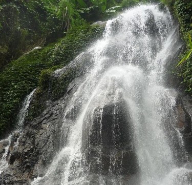 Vẻ đẹp hoang sơ kỳ vĩ của núi Sáng - thác Bay