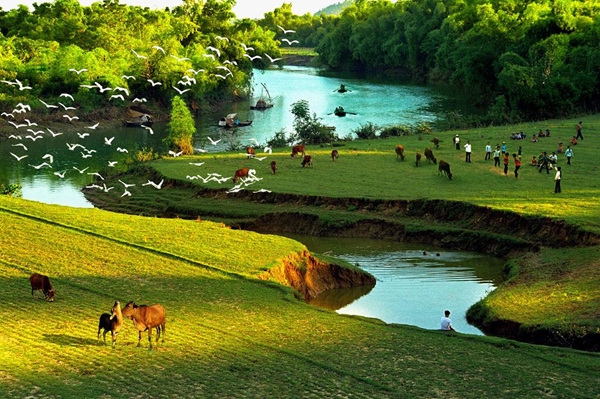 Vẻ đẹp hoang sơ kỳ vĩ của núi Sáng - thác Bay