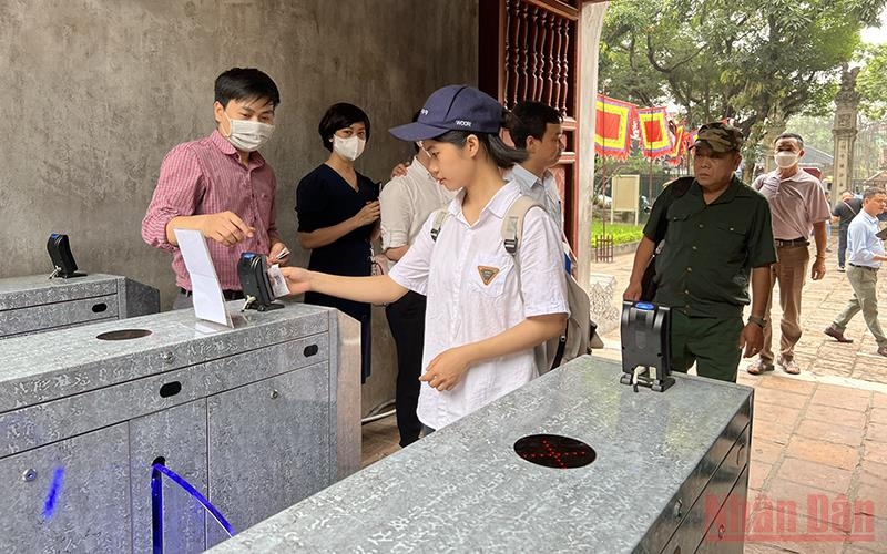 Ra mắt hệ thống vé điện tử tại Khu di tích Văn Miếu - Quốc Tử Giám