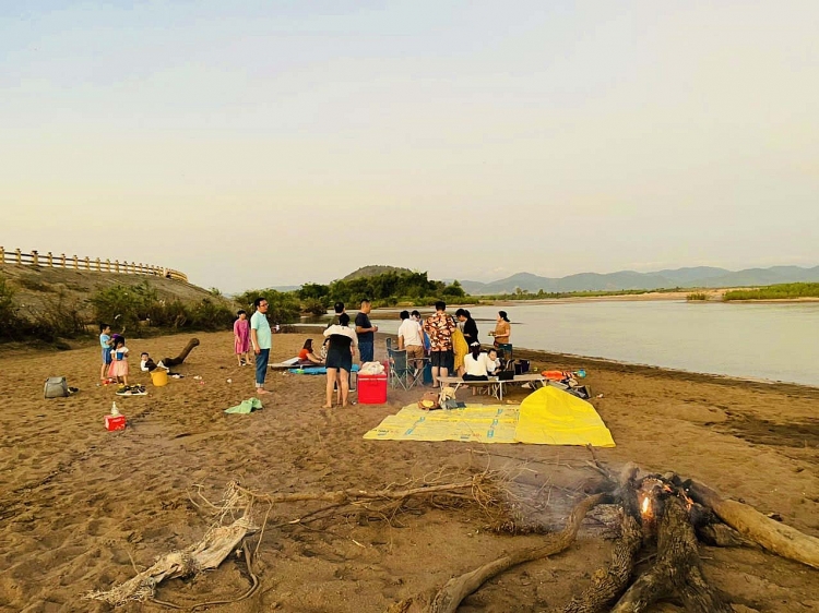 "Bãi biển mi ni" giữa lòng thị xã Ayun Pa, Gia Lai