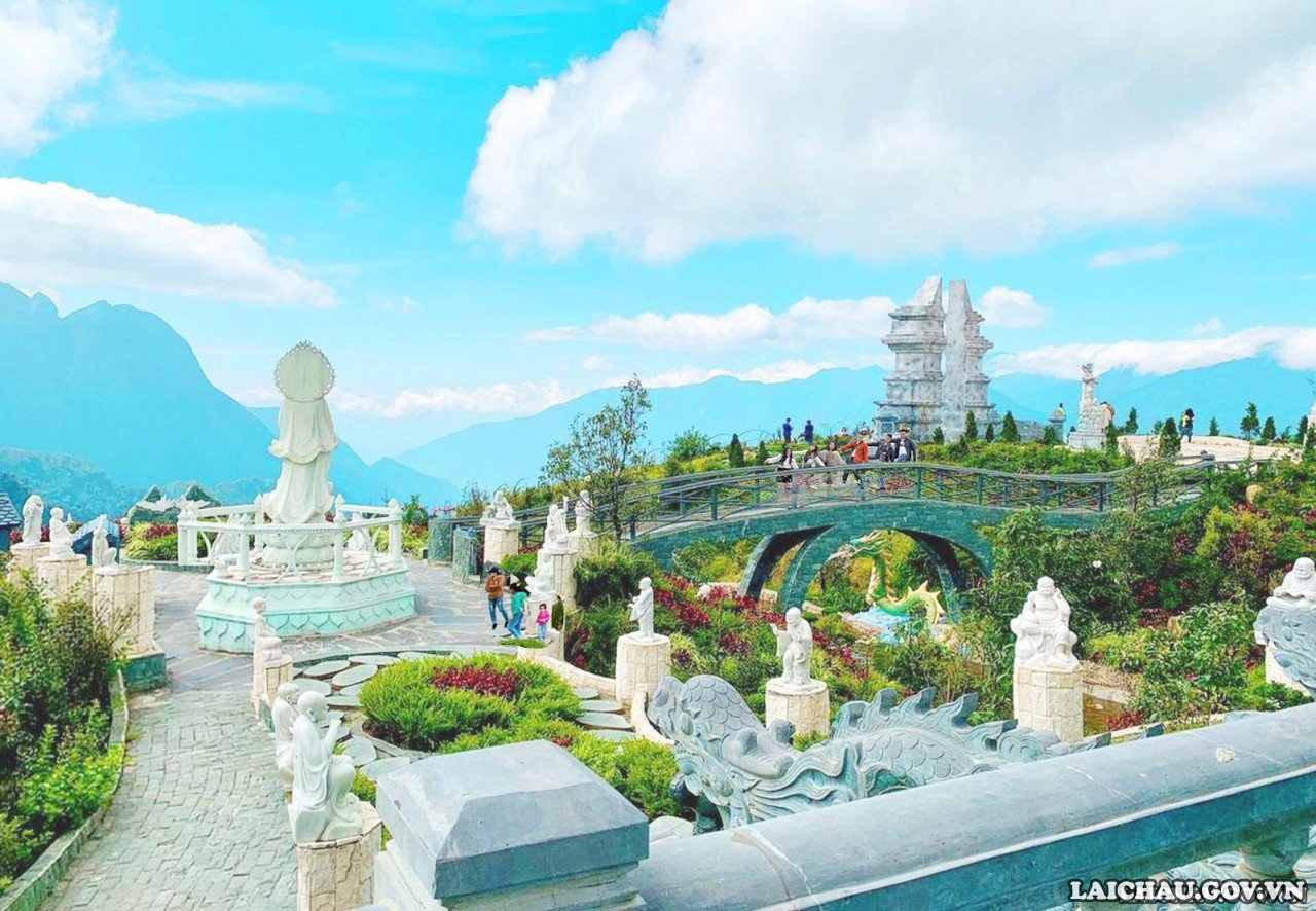 Khám phá vẻ đẹp Khu du lịch Cổng trời Ô Quy Hồ Khám phá vẻ đẹp Khu du lịch Cổng trời Ô Quy Hồ