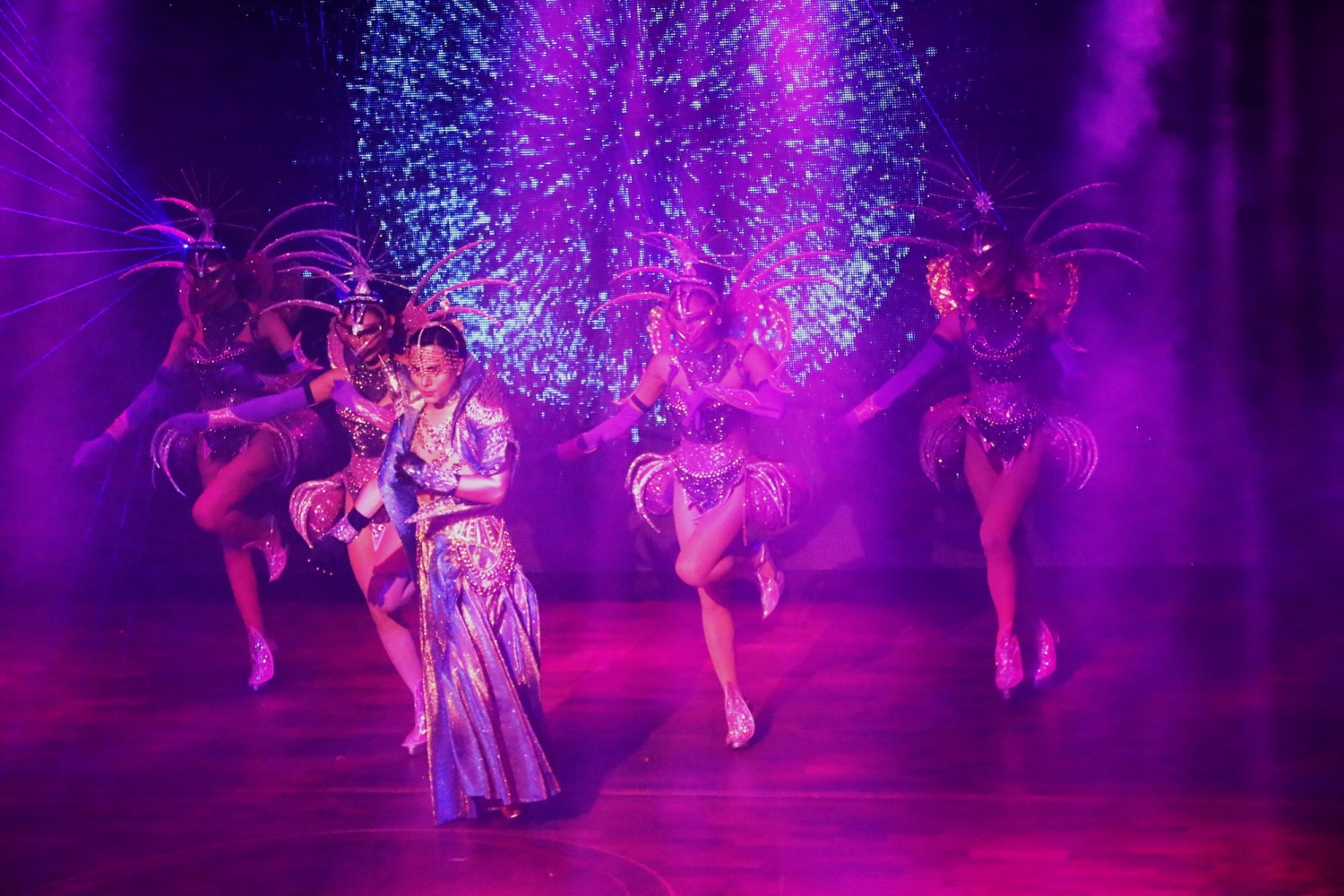 Alcazar show - Cái đẹp của sự khao khát vươn lên