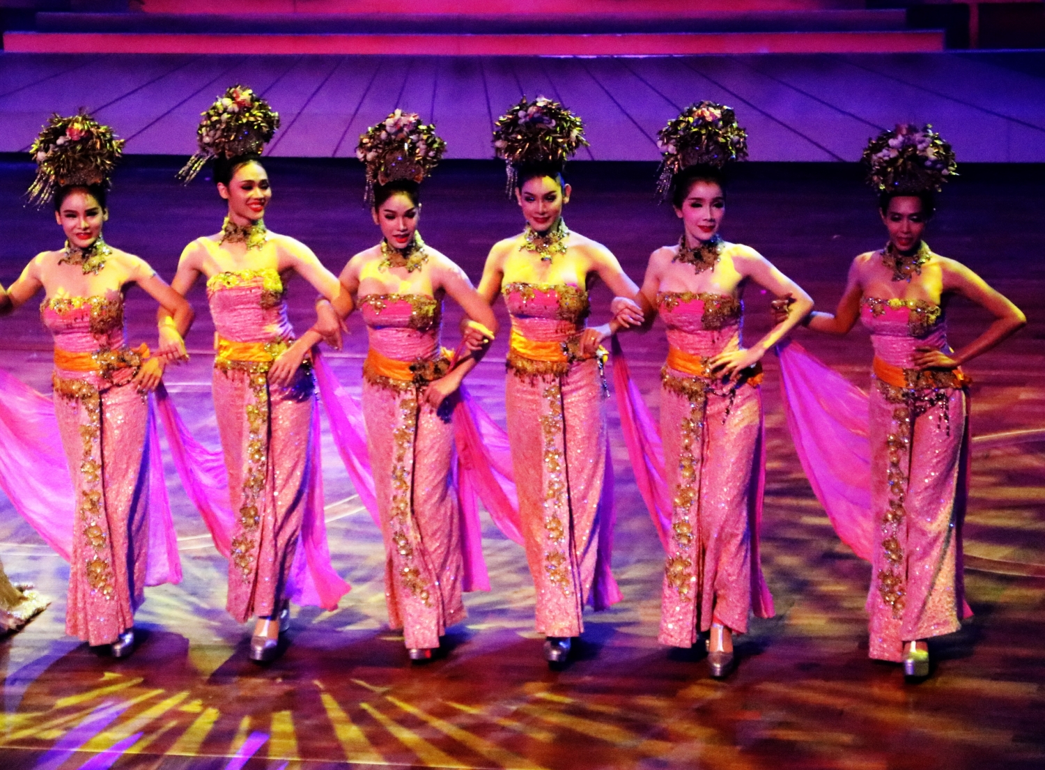 Alcazar show - Cái đẹp của sự khao khát vươn lên