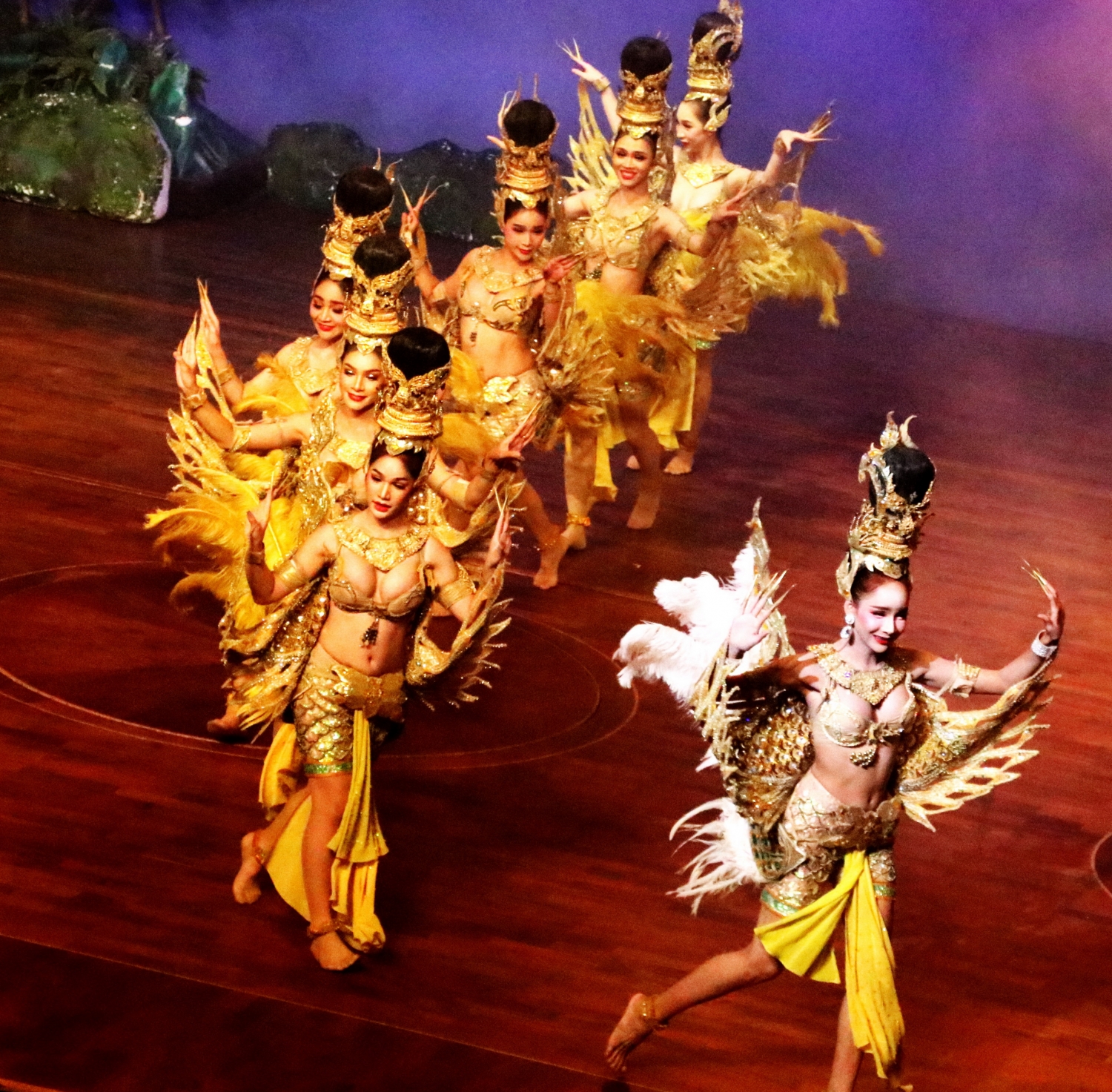 Alcazar show - Cái đẹp của sự khao khát vươn lên