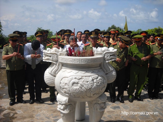 Hòn Đá Bạc