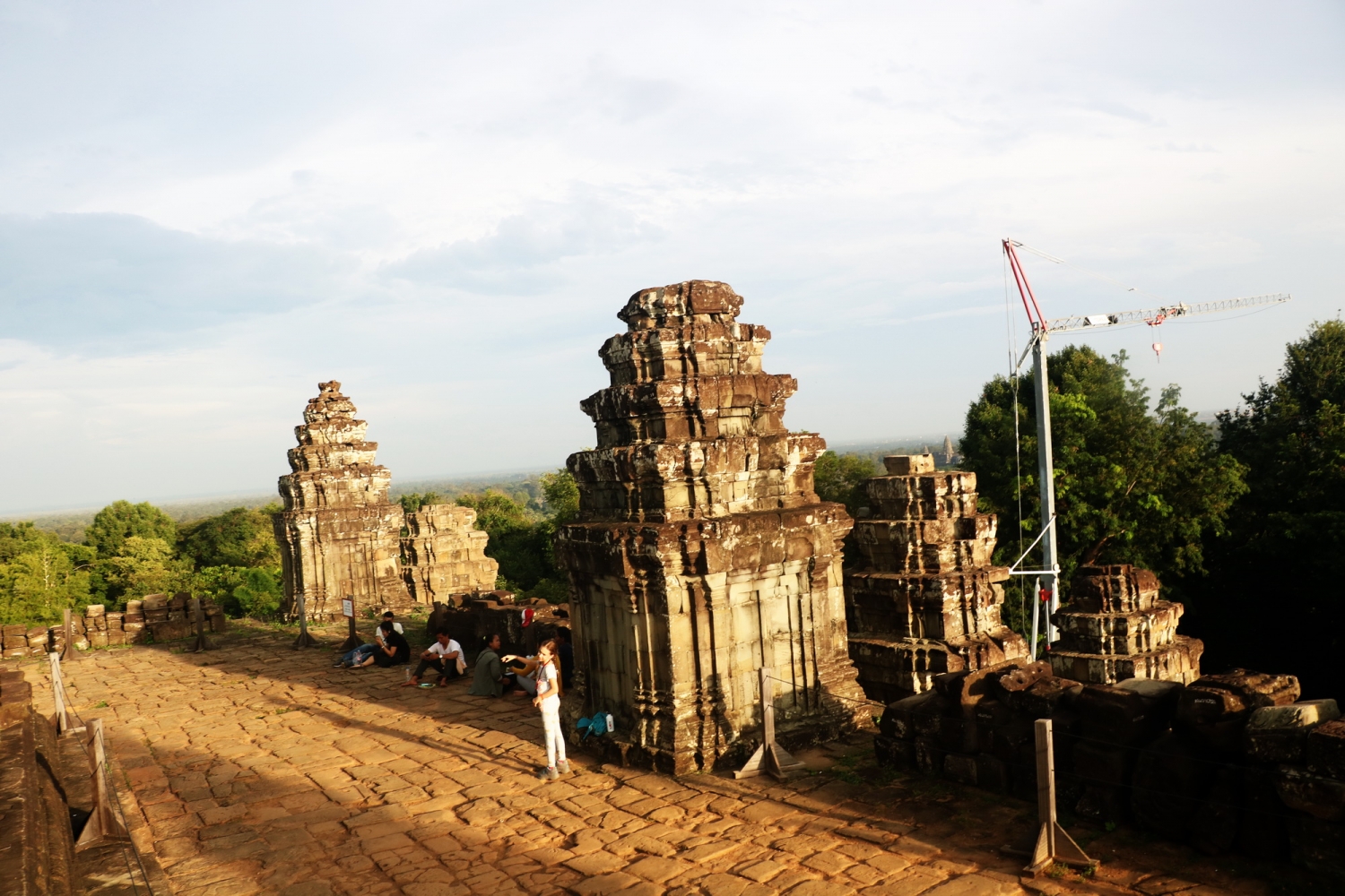 Thử một lần lên đỉnh Bakheng ngắm hoàng hôn